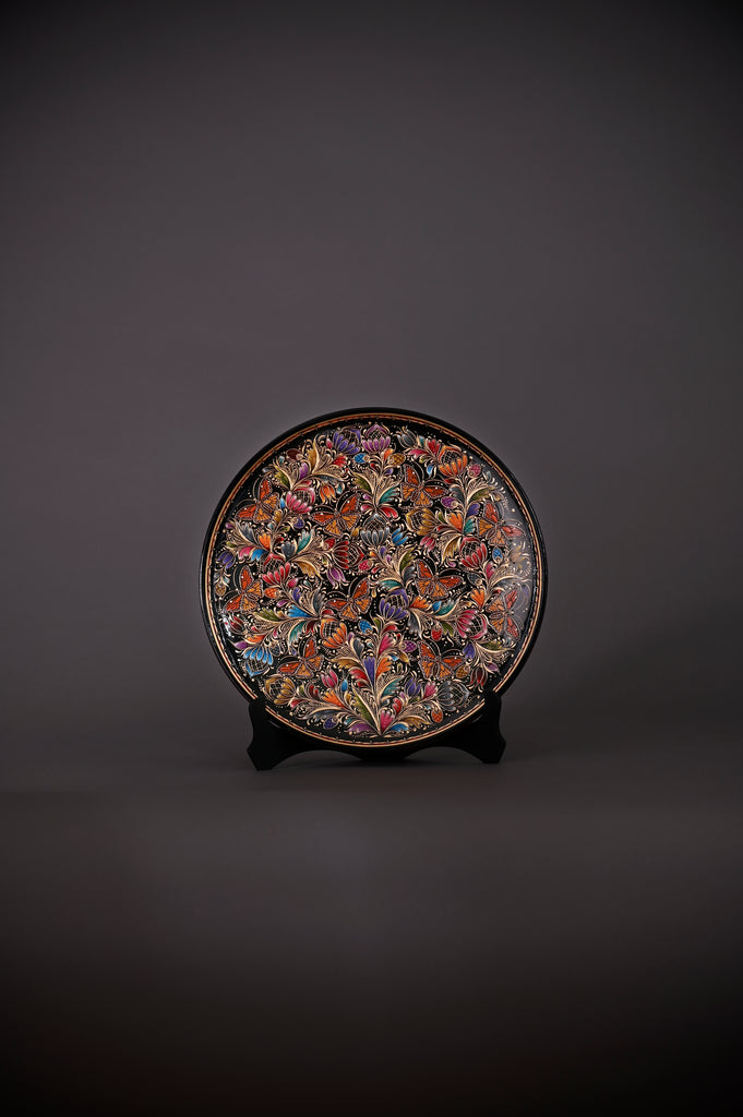 Monarcas & Flowers – Hand-Painted Mexican Decorative Plate from Pátzcuaro, Michoacán