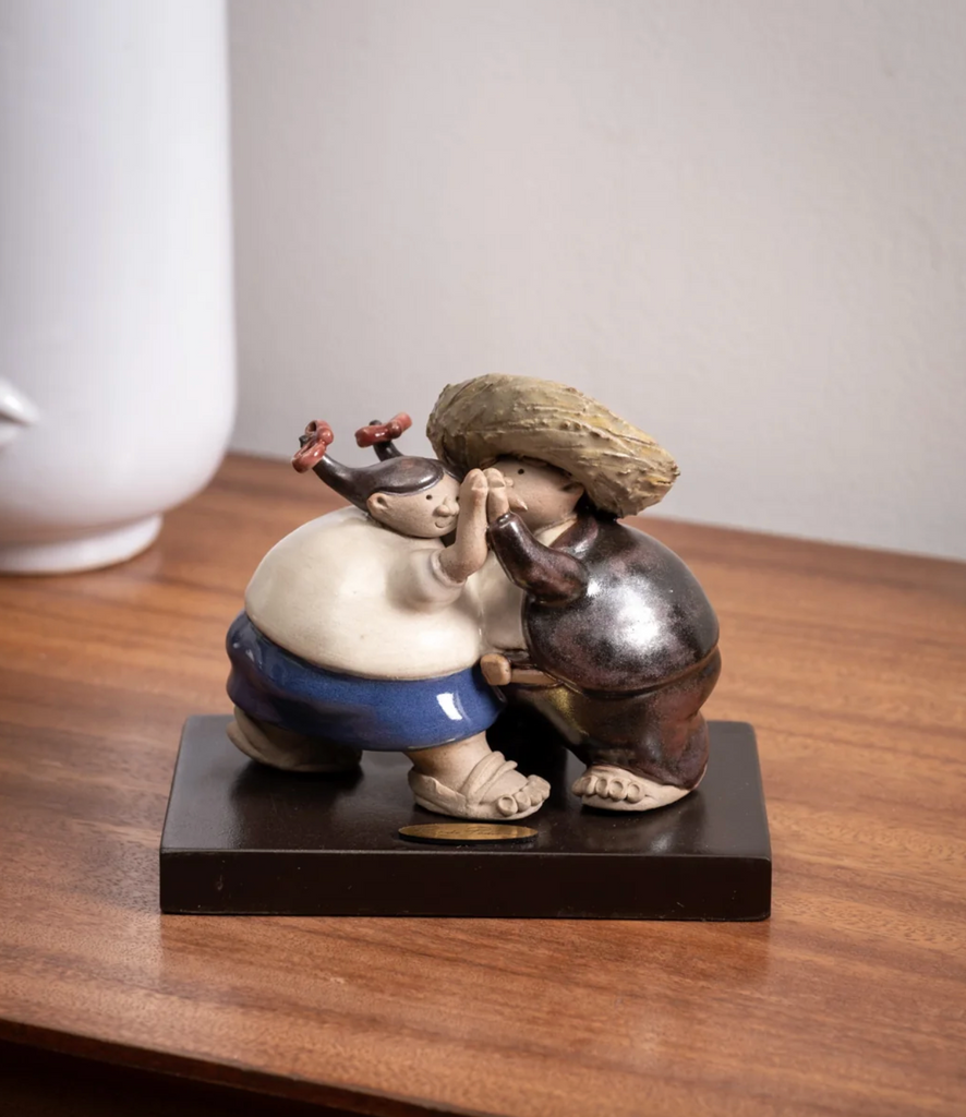 "Mini handmade Rodo Padilla Mexican ceramic figurine of a dancing couple – romantic miniature sculpture full of movement and charm" Dimensions: 14 x 13 x 13 cm (approx. 5.51 x 5.12 x 5.12 inches)