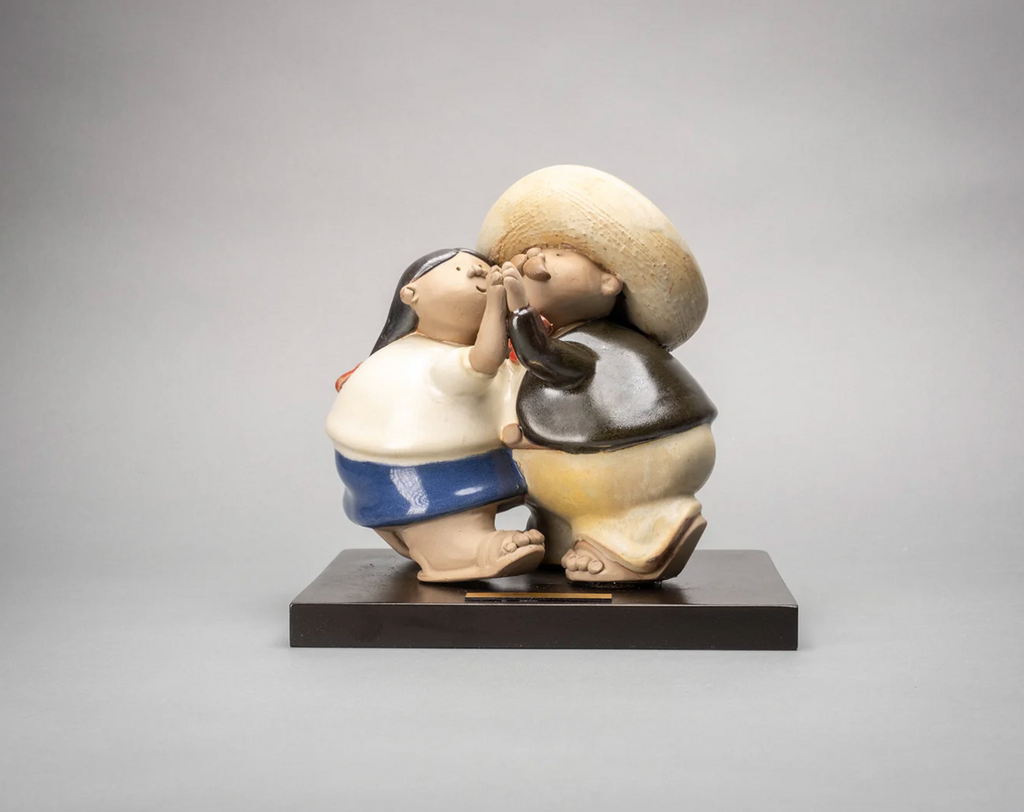 "Handmade Rodo Padilla Mexican ceramic figurine of a dancing couple – romantic artisan sculpture full of movement and joy"20 x 14 x 19 cm (approx. 7.87 x 5.51 x 7.48 inches)