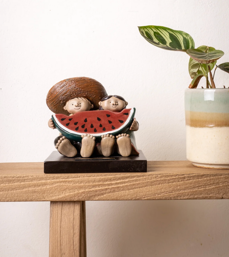 "Handmade ceramic sculpture of two siblings sharing a watermelon – Rodo Padilla Mexican folk art figurine" 15 x 13 x 12 cm (approx. 5.91 x 5.12 x 4.72 inches)