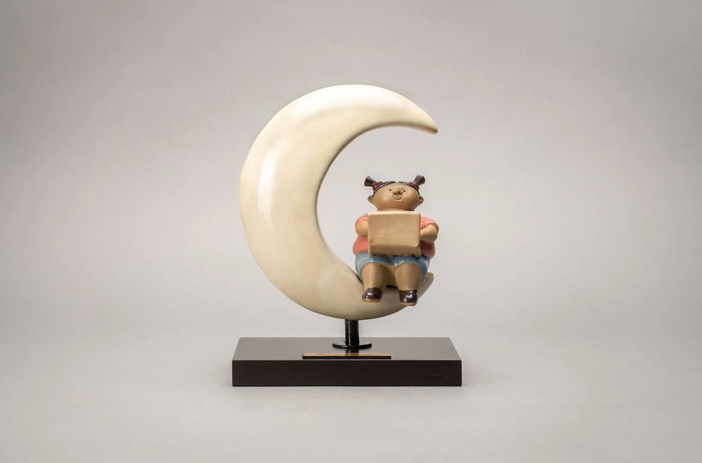 Gordita Laptop Luna handmade ceramic sculpture by Rodo Padilla featuring a woman working on a laptop beneath the moon, handcrafted and hand-painted in Mexico.