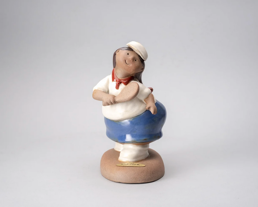 Gordita Tenista ceramic sculpture by Rodo Padilla featuring a female tennis player in a dynamic pose, handmade in Tlaquepaque, Mexico.